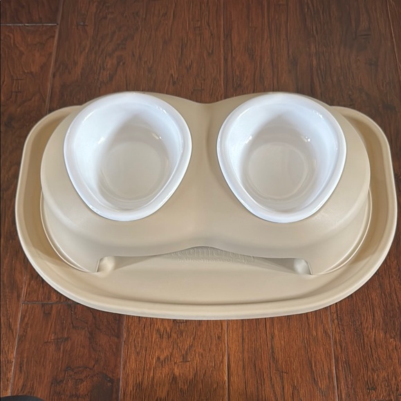 WeatherTech Dual Beige Pet Feeding Station - Picture 1 of 2